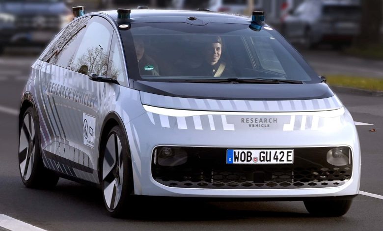 Volkswagen'in Otonom Taksi Projesi Gerçek Yollarda.